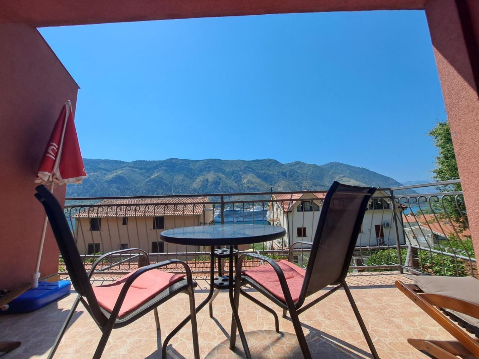 Apartments Lazarevic Kotor Zimmer foto